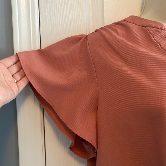 BUY 2 ITEMS GET 1 FREE - RW&Co Flutter Sleeved Blouse in Salmon Sz XL - Picture 3 of 6